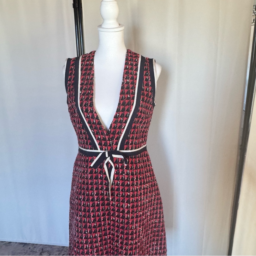 NWT GUCCI RED RIBBON - TRIM V- NECK TWEED DRESS SIZE 42.